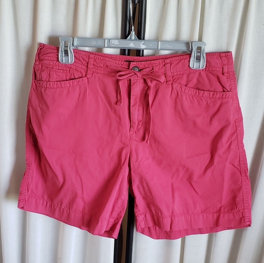 Lauren Ralph Lauren size 8 pink shorts w/ pockets
